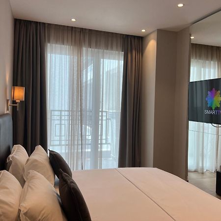 Coastline Luxury Apart Hotel Golem  Exterior photo