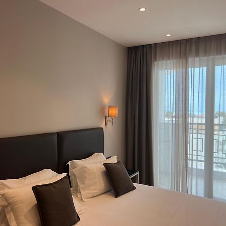 Coastline Luxury Apart Hotel Golem  Exterior photo