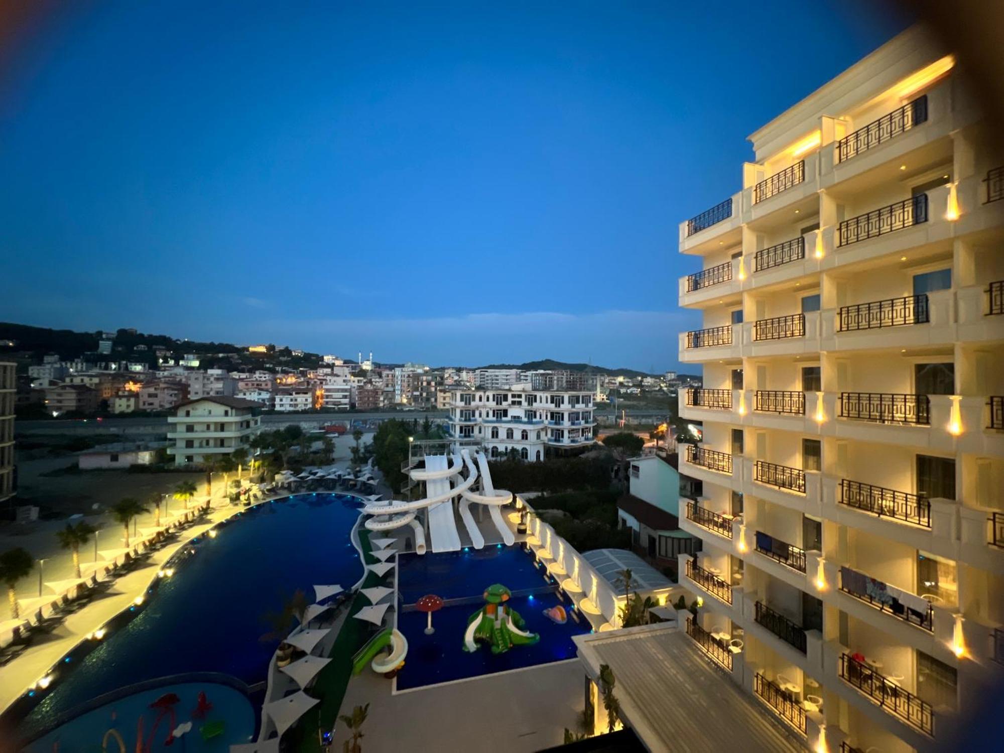 Coastline Luxury Apart Hotel Golem  Exterior photo
