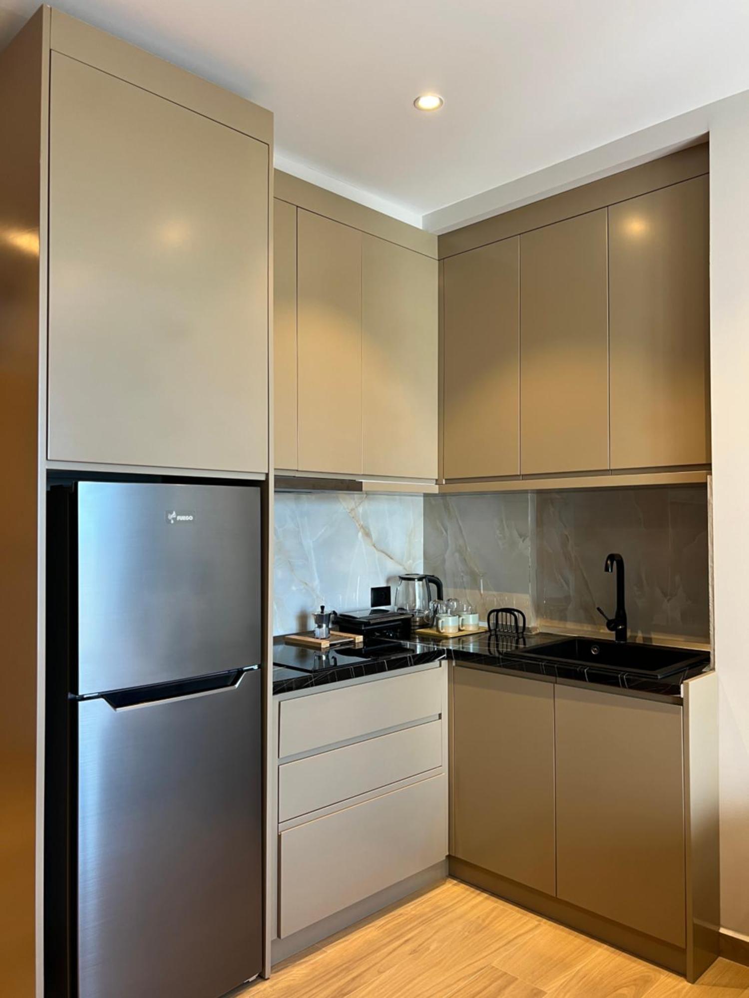 Coastline Luxury Apart Hotel Golem  Exterior photo
