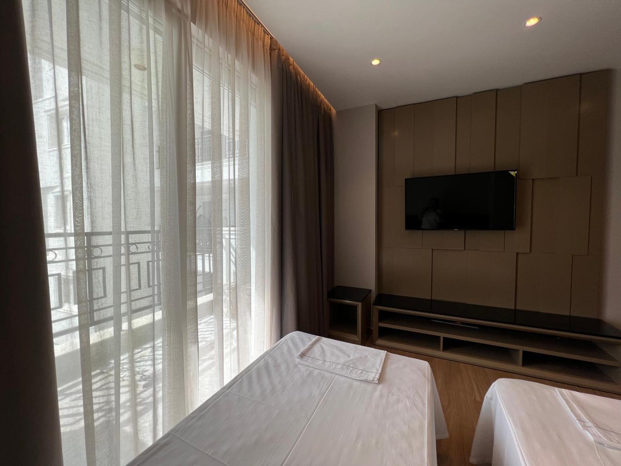 Coastline Luxury Apart Hotel Golem  Exterior photo